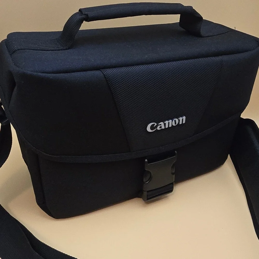 Canon camera shoulder